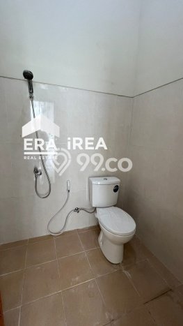 Unit Komersial Disewa Lokasi Jebres, Solo Spesifikasi Luas Bangunan 450m2 Unit Komersial Disewa Lokasi Jebres, Solo Spesifikasi Luas Bangunan 450m2