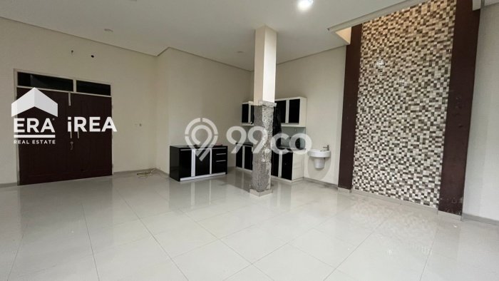 Lokasi terbaik! Rumah siap huni dikontrakkan di Solo Baru LB 350m2 Lokasi terbaik! Rumah siap huni dikontrakkan di Solo Baru LB 350m2