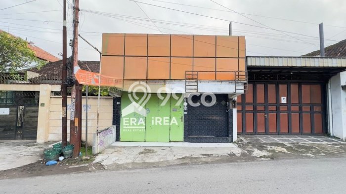 Hunian Cantik Modern Lb 200m2 di Pasar Kliwon, Surakarta Hunian Cantik Modern Lb 200m2 di Pasar Kliwon, Surakarta