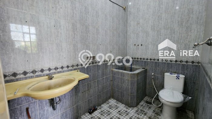 Ruko di Serengan, Luas 228m², Disewakan, Pusat Bisnis, Ready Operasional Ruko di Serengan, Luas 228m², Disewakan, Pusat Bisnis, Ready Operasional