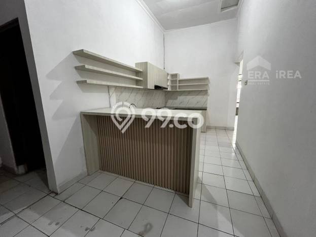 For Sale Rumah 6 Kamar Lokasi Strategis Bagus dan Strategis di Gentan For Sale Rumah 6 Kamar Lokasi Strategis Bagus dan Strategis di Gentan