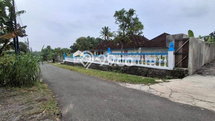 Tanah Kosong Dijual di Sleman dengan Area 725m2 Tanah Kosong Dijual di Sleman dengan Area 725m2