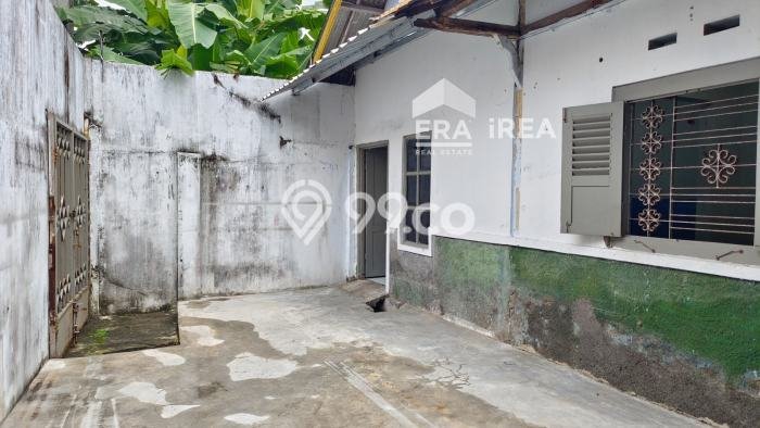 Dijual Kost Strategis di Gedong Tengen, Yogyakarta 5 KT, 4 KM, Luas Bangunan 450m2 Dijual Kost Strategis di Gedong Tengen, Yogyakarta 5 KT, 4 KM, Luas Bangunan 450m2