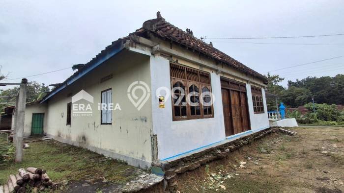 Tanah Kosong Dijual di Sleman dengan Area 725m2 Tanah Kosong Dijual di Sleman dengan Area 725m2