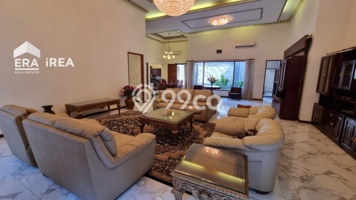 Rumah Mewah Siap Huni LT 630m2 di Laweyan, Surakarta Rumah Mewah Siap Huni LT 630m2 di Laweyan, Surakarta