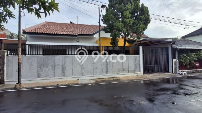 For Sale Rumah 6 Kamar Lokasi Strategis Bagus dan Strategis di Gentan For Sale Rumah 6 Kamar Lokasi Strategis Bagus dan Strategis di Gentan