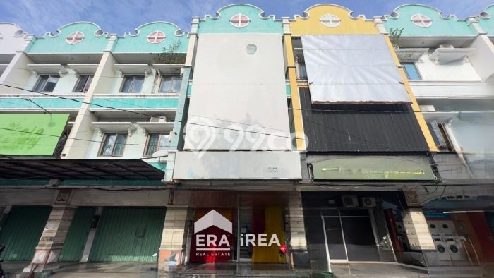 Ruko untuk disewa di Grogol punya LT 110m2 & LB 240m2 harga sewa kompetitif Ruko untuk disewa di Grogol punya LT 110m2 & LB 240m2 harga sewa kompetitif