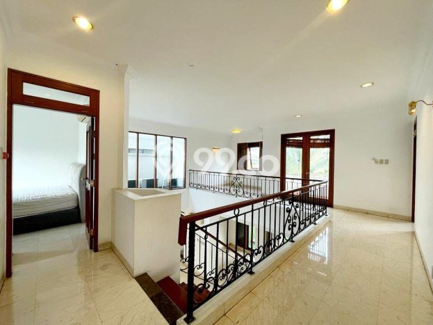 Ready to Use! Premium House LT 404m2 Desain Modern di Pejaten Ready to Use! Premium House LT 404m2 Desain Modern di Pejaten