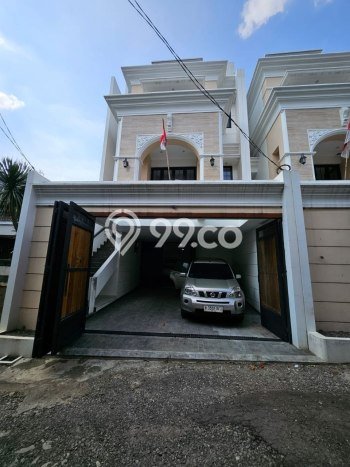 Rumah Luxury Modern Tanpa Renovasi di Pejaten Jakarta Selatan Rumah Luxury Modern Tanpa Renovasi di Pejaten Jakarta Selatan