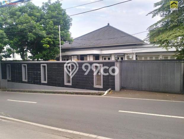 Ready to Use! Luxury House LT 696m2 Desain Modern di Kemang Ready to Use! Luxury House LT 696m2 Desain Modern di Kemang