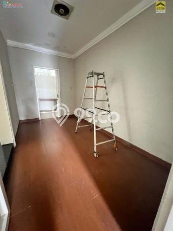 Hunian Elit LB 325m2 Siap Pakai Desain Elegan di Kemang, Jakarta Selatan Hunian Elit LB 325m2 Siap Pakai Desain Elegan di Kemang, Jakarta Selatan