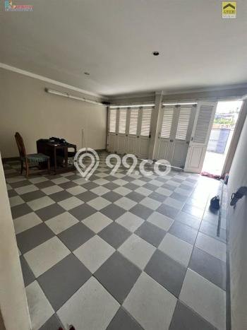 Ready to Use! Luxury House LT 696m2 Desain Modern di Kemang Ready to Use! Luxury House LT 696m2 Desain Modern di Kemang