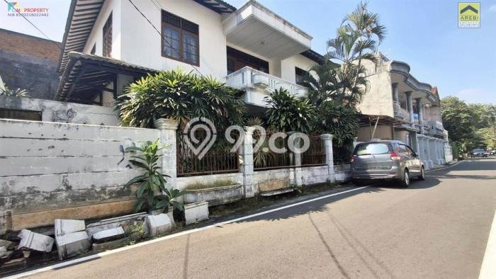 Siap Huni Rumah Mewah 5 Kamar di Cipayung Dekat ke Mana Pun Siap Huni Rumah Mewah 5 Kamar di Cipayung Dekat ke Mana Pun