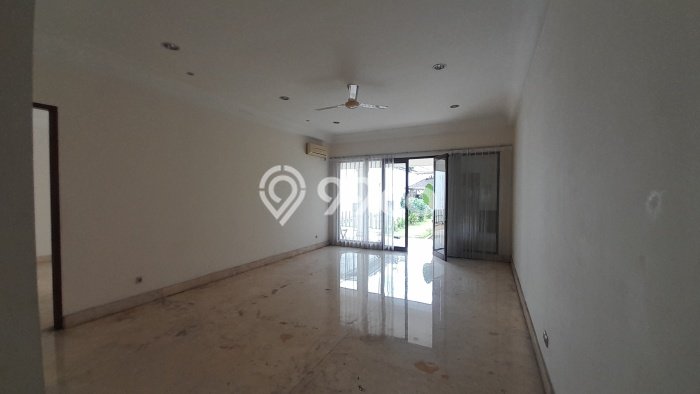 Rumah Elit Modern Tanpa Renovasi di Antasari Jakarta Selatan Rumah Elit Modern Tanpa Renovasi di Antasari Jakarta Selatan