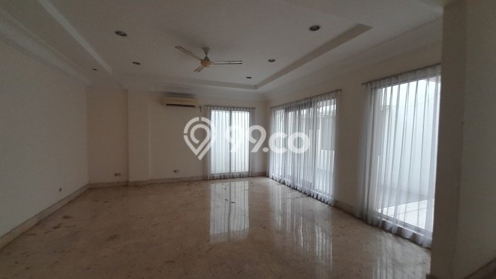 Rumah Elit Modern Tanpa Renovasi di Antasari Jakarta Selatan Rumah Elit Modern Tanpa Renovasi di Antasari Jakarta Selatan