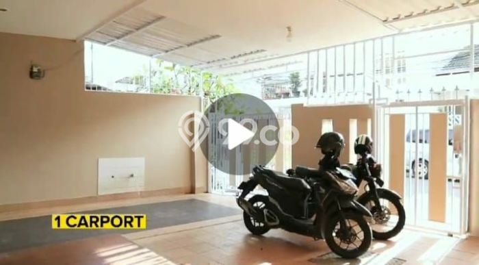 Disewakan! Rumah 4 Kamar Tidur &
4 Kamar Mandi di Tanjung Duren Utara, Jakarta Barat Disewakan! Rumah 4 Kamar Tidur &
4 Kamar Mandi di Tanjung Duren Utara, Jakarta Barat