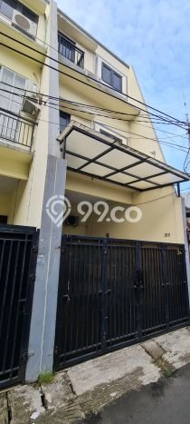Rumah Luas Asri 3 KT Siap Huni di Tanjung Duren Jakarta Barat Rumah Luas Asri 3 KT Siap Huni di Tanjung Duren Jakarta Barat