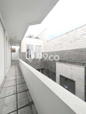 Ready to Use! Premium House LT 450m2 Desain Elegan di Intercon Ready to Use! Premium House LT 450m2 Desain Elegan di Intercon