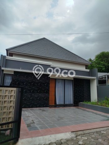 Rumah Lokasi Strategis di Ngemplak, Sleman, Luas 149m2m² LB 100m2m² Rumah Lokasi Strategis di Ngemplak, Sleman, Luas 149m2m² LB 100m2m²