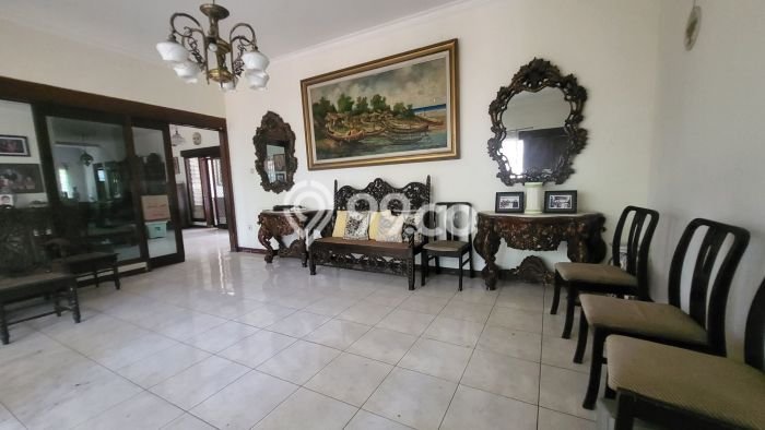 Rumah Lama Jl. Darmawangsa Kby Baru, Hoek, Tingkat, Rumah Lama Jl. Darmawangsa Kby Baru, Hoek, Tingkat,
