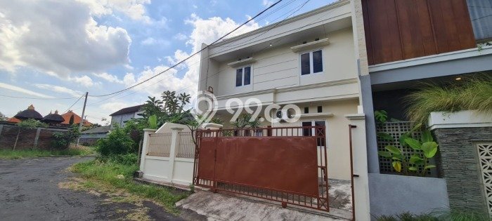Rumah kawasan Kerobokan, Badung, Luas 112m² Bangunan 178m² Rumah kawasan Kerobokan, Badung, Luas 112m² Bangunan 178m²