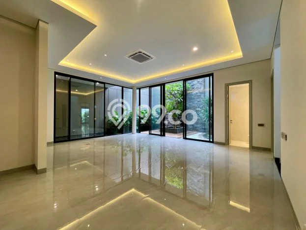 Rumah Luxury Modern Tanpa Renovasi di Pakuwon Indah Surabaya Rumah Luxury Modern Tanpa Renovasi di Pakuwon Indah Surabaya