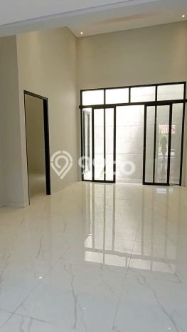 Dijual Rumah 3 KT di Citraland, Surabaya - Luas Tanah 150m2m² Dijual Rumah 3 KT di Citraland, Surabaya - Luas Tanah 150m2m²