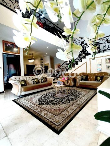 Jual Rumah Mewah Elegan Dengan View Eksklusif di Pejaten, Jakarta Selatan Jual Rumah Mewah Elegan Dengan View Eksklusif di Pejaten, Jakarta Selatan