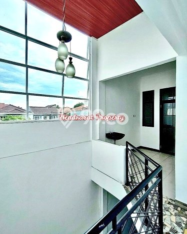 Dijual Rumah Modern 5 KT di Legenda Wisata, Bogor Dijual Rumah Modern 5 KT di Legenda Wisata, Bogor