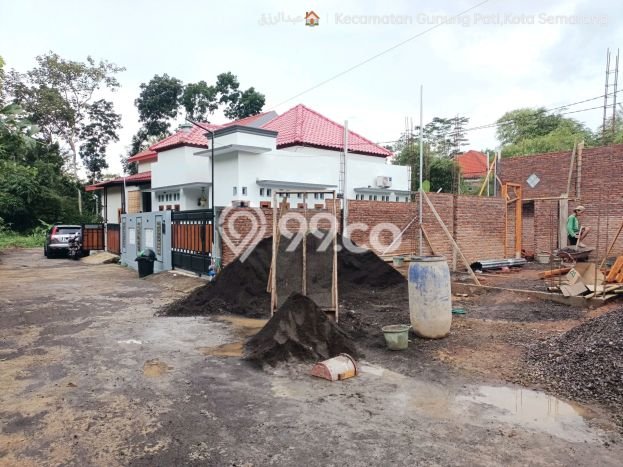 Rumah Ideal bagi Keluarga di Gunung Pati - LT 121m2m² Rumah Ideal bagi Keluarga di Gunung Pati - LT 121m2m²
