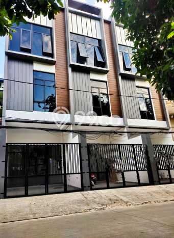 Ruko Dijual di Jakarta Barat LT 90m2 & LB 304m2 Lokasi Terbaik! Ruko Dijual di Jakarta Barat LT 90m2 & LB 304m2 Lokasi Terbaik!