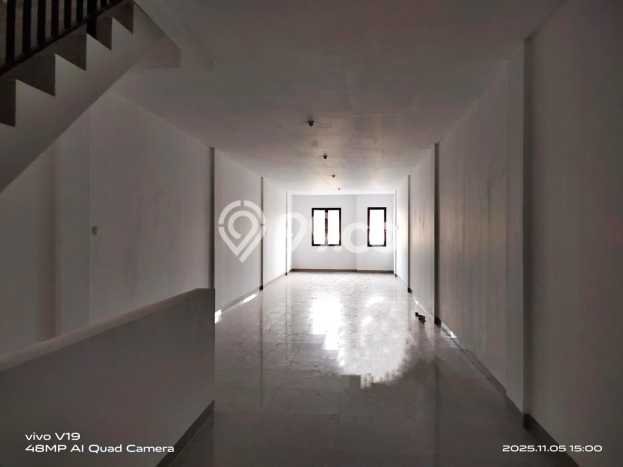 Ruko Dijual di Prime Area Jakarta Barat Luas 287m2 Ruko Dijual di Prime Area Jakarta Barat Luas 287m2