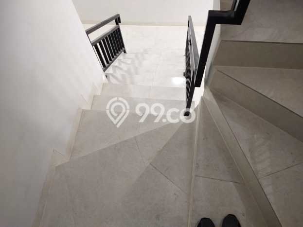 Ruko Dijual di Jakarta Barat LT 72m2 & LB 223m2 Lokasi Terbaik! Ruko Dijual di Jakarta Barat LT 72m2 & LB 223m2 Lokasi Terbaik!