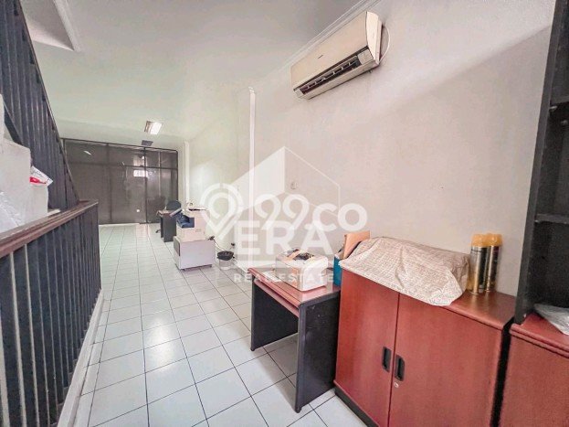 Ruko Dijual di Prime Area Jakarta Barat Luas 200m2 Ruko Dijual di Prime Area Jakarta Barat Luas 200m2
