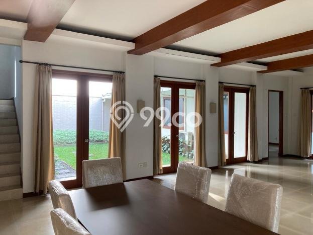 Rumah Luxury Modern Tanpa Renovasi di Simprug Jakarta Selatan Rumah Luxury Modern Tanpa Renovasi di Simprug Jakarta Selatan