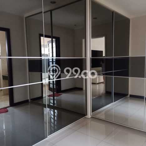 Rumah Elit LB 650m2 Siap Huni Desain Elegan di Graha, Surabaya Rumah Elit LB 650m2 Siap Huni Desain Elegan di Graha, Surabaya