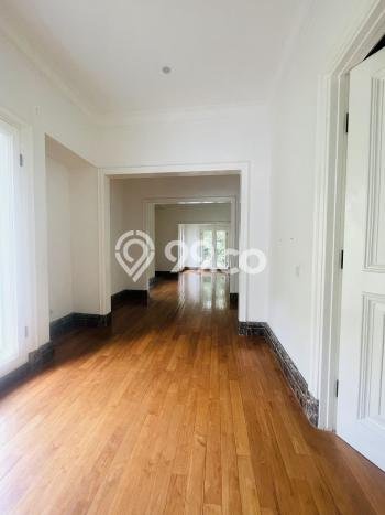 Rumah Nyaman di Kebayoran Baru, 5 KM, Lingkungan Strategis, LT 900m2m² LB 650m2m² Rumah Nyaman di Kebayoran Baru, 5 KM, Lingkungan Strategis, LT 900m2m² LB 650m2m²