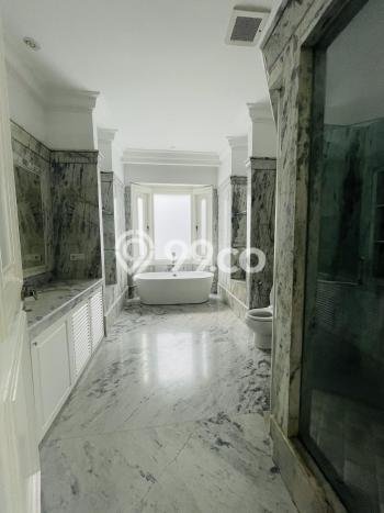 Rumah Nyaman di Kebayoran Baru, 5 KM, Lingkungan Strategis, LT 900m2m² LB 650m2m² Rumah Nyaman di Kebayoran Baru, 5 KM, Lingkungan Strategis, LT 900m2m² LB 650m2m²