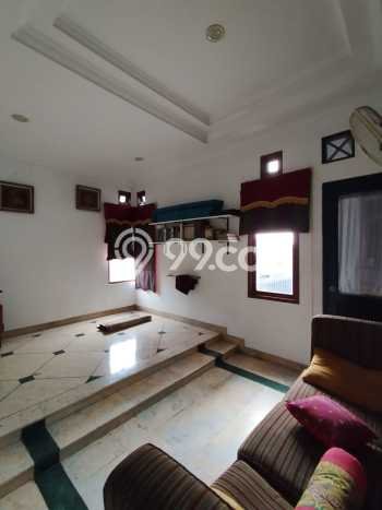 Rumah Mewah Siap Huni LT 240m2 di Pamulang, Tangerang Selatan Rumah Mewah Siap Huni LT 240m2 di Pamulang, Tangerang Selatan