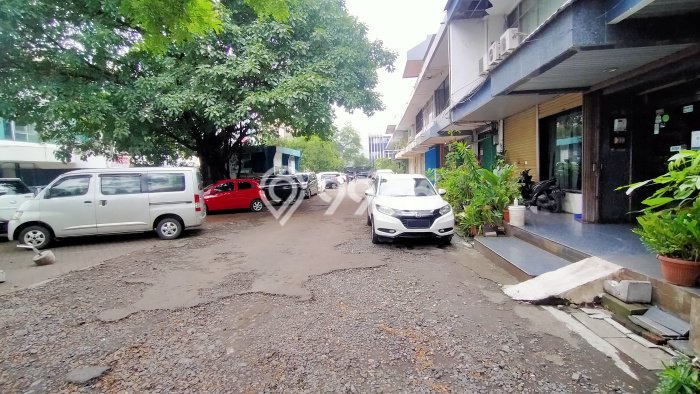 Ruko Dijual di Jakarta Barat LT 100m2 & LB 225m2 Lokasi Terbaik! Ruko Dijual di Jakarta Barat LT 100m2 & LB 225m2 Lokasi Terbaik!