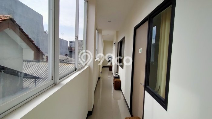 Rumah Mewah LB 402m2 Siap Huni Desain Elegan di Jelambar, Jakarta Barat Rumah Mewah LB 402m2 Siap Huni Desain Elegan di Jelambar, Jakarta Barat