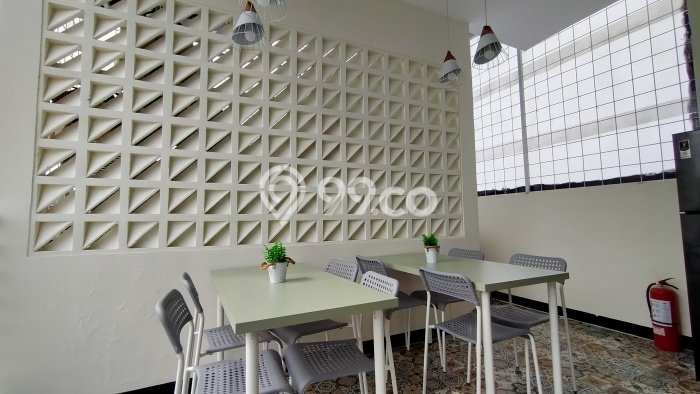Rumah Mewah LB 402m2 Siap Huni Desain Elegan di Jelambar, Jakarta Barat Rumah Mewah LB 402m2 Siap Huni Desain Elegan di Jelambar, Jakarta Barat