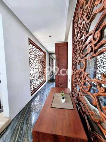 Rumah Luxury Modern Siap Huni di Pakuwon City Surabaya Rumah Luxury Modern Siap Huni di Pakuwon City Surabaya