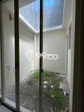 Dijual Rumah Mewah Megah Dengan View Eksklusif di Pakuwon Indah, Surabaya Dijual Rumah Mewah Megah Dengan View Eksklusif di Pakuwon Indah, Surabaya