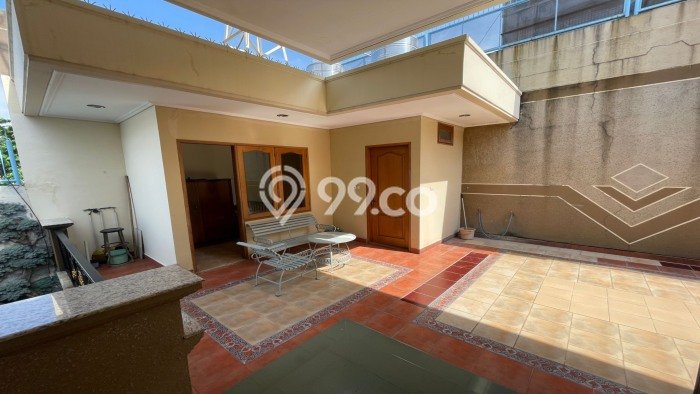 Rumah Mewah LB 700m2 Siap Huni Desain Elegan di Manyar, Surabaya Rumah Mewah LB 700m2 Siap Huni Desain Elegan di Manyar, Surabaya