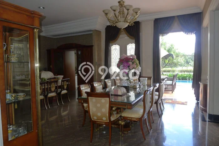 Jual Rumah Luas Elegan Dengan View Eksklusif di Graha, Surabaya Jual Rumah Luas Elegan Dengan View Eksklusif di Graha, Surabaya
