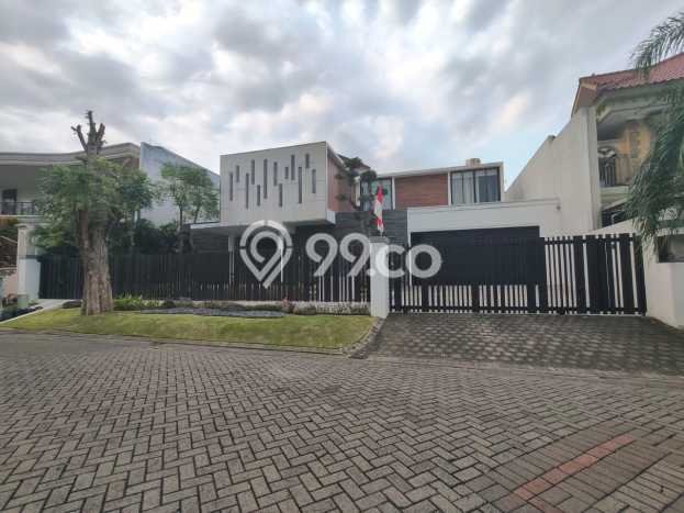 Rumah Mewah LB 500m2 Siap Huni Desain Elegan di Graha, Surabaya Rumah Mewah LB 500m2 Siap Huni Desain Elegan di Graha, Surabaya