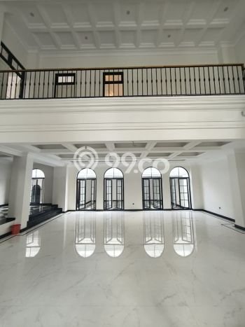 Hunian Elit LB 550m2 Siap Pakai Desain Elegan di Graha, Surabaya Hunian Elit LB 550m2 Siap Pakai Desain Elegan di Graha, Surabaya