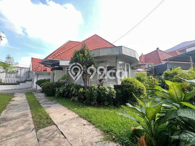 Hunian Mewah LB 300m2 Siap Pakai Desain Elegan di Raya Darmo, Surabaya Hunian Mewah LB 300m2 Siap Pakai Desain Elegan di Raya Darmo, Surabaya