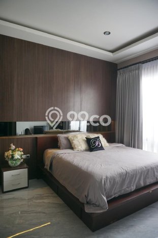 PROPERTI UNGGULAN! Rumah Strategis di Pakuwon Indah, LT 128m2m² Bangunan 300m2m² PROPERTI UNGGULAN! Rumah Strategis di Pakuwon Indah, LT 128m2m² Bangunan 300m2m²